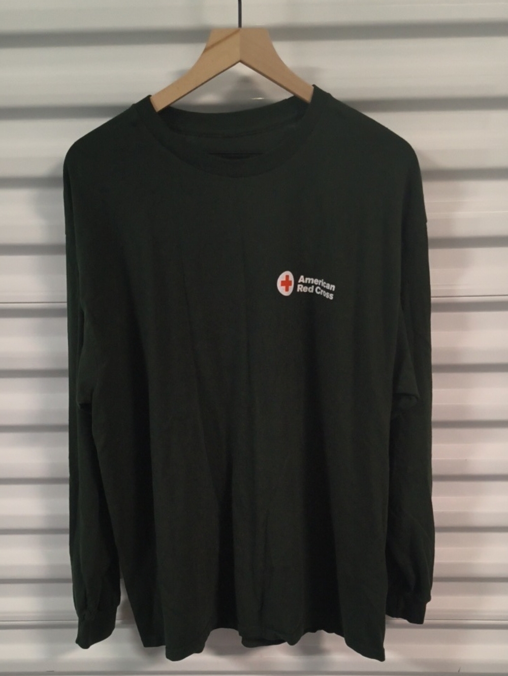 American Red Cross Yeti Set Donate Crewneck Long Sleeve Shirt XL